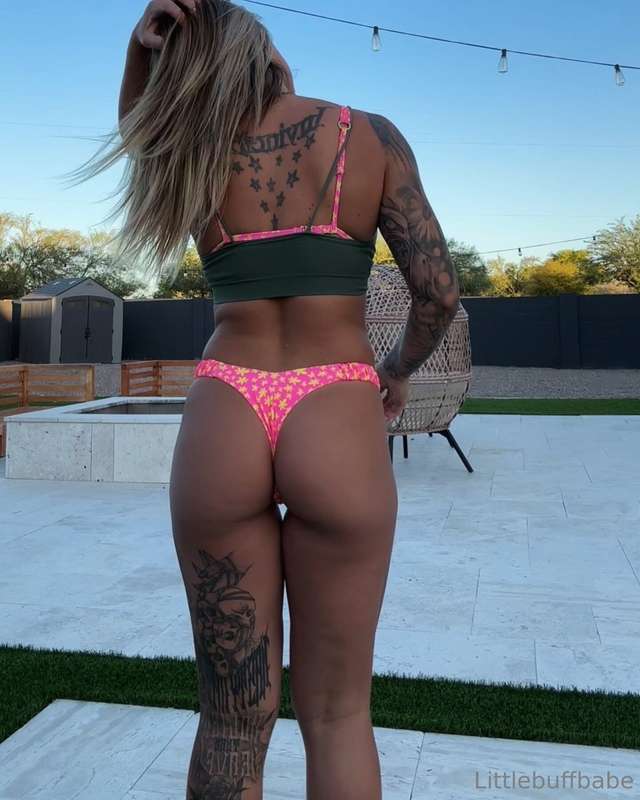 Living in bikinis 👙