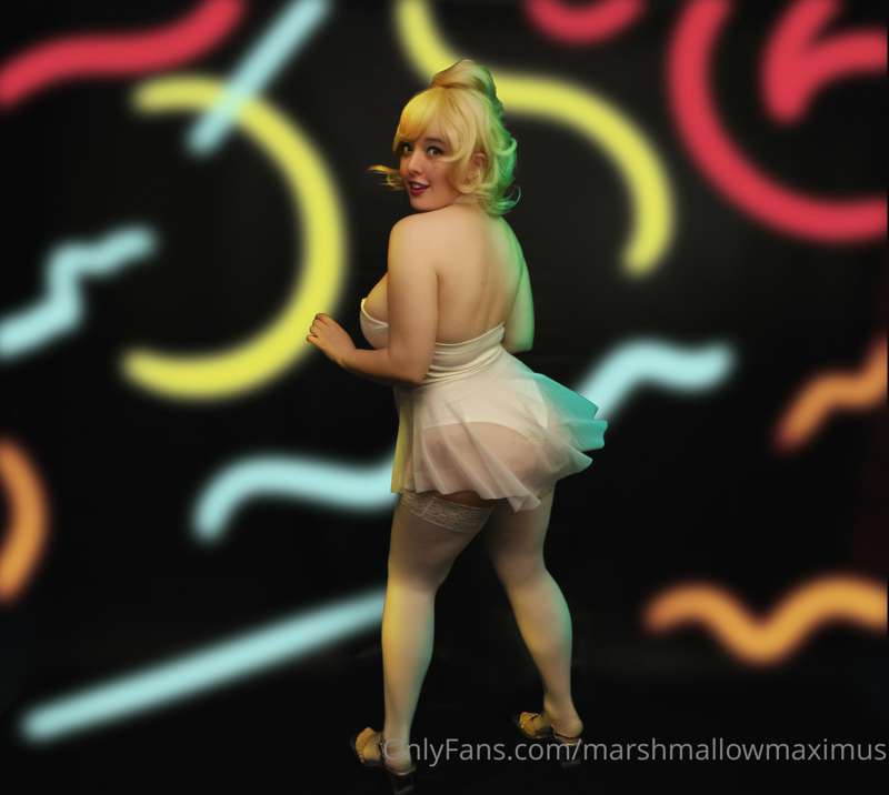 Holli Would from Cool World <3
Part 1 15