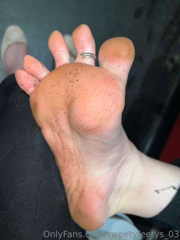Come and lick that dirt off 😈 4
