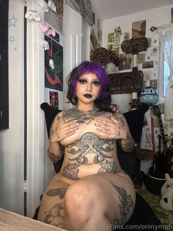 Scroll for some pussy 🤭🤭🤭💕