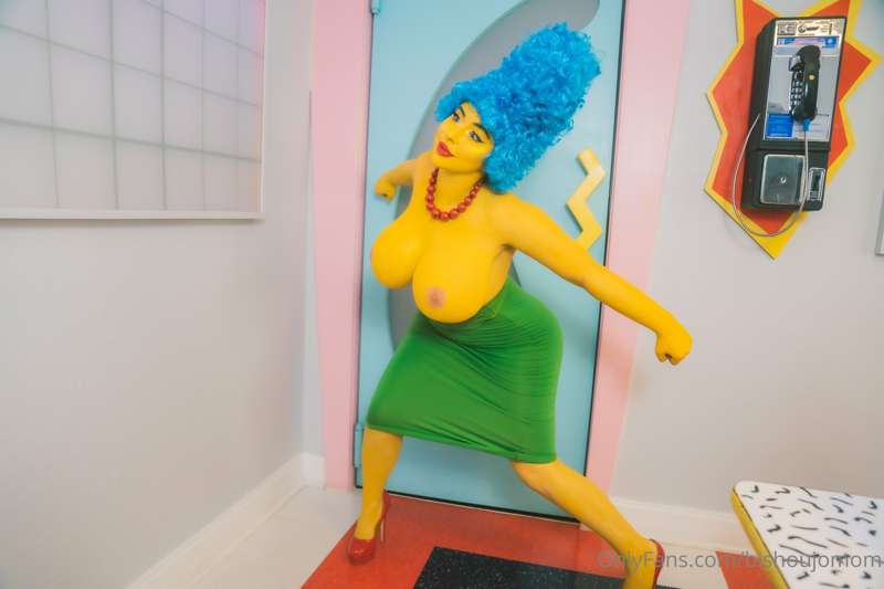 Marge Simpson has always been a baddie😉💙 7