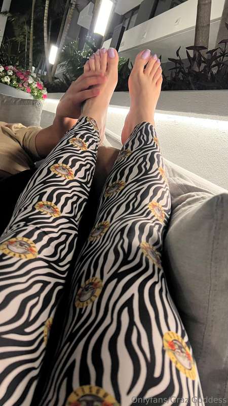 💜 Last night. Different positions for you! 1