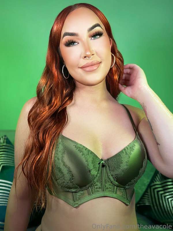 Do I look good in green?? 💚
