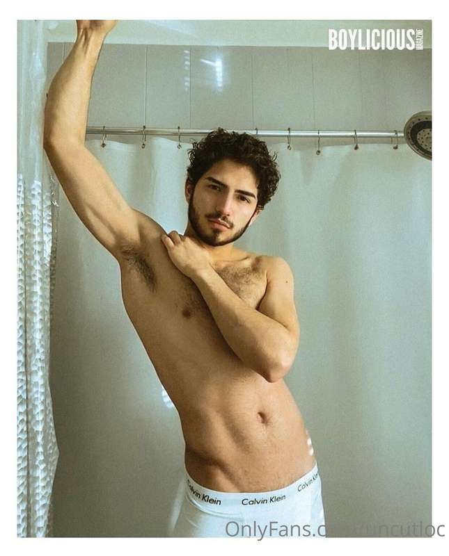 here’s a little photoshoot i did with BoyliciousMag from twi.. 3