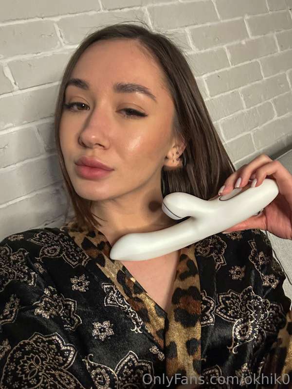 I bet you can fuck me better than I can fuck myself with my ..