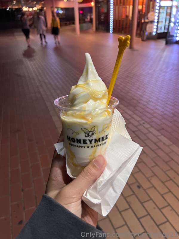 Just giving you an idea of what to give me on a first date 🍦