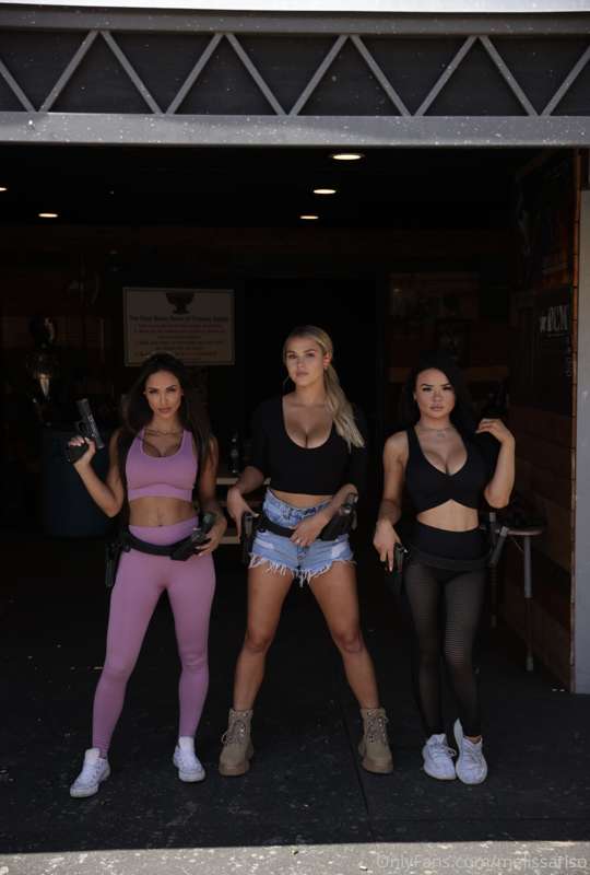 Hotties 🔥 @kinsey x @jessicasunok 3