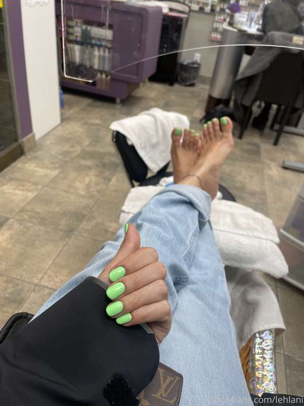 New color 💚😋 I really hope u guys like it 🤗 going home now !.. 11