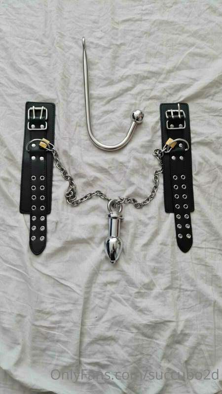 Anduve de esclava anal hoy ❤️ es plug con cadenas era ENORME..