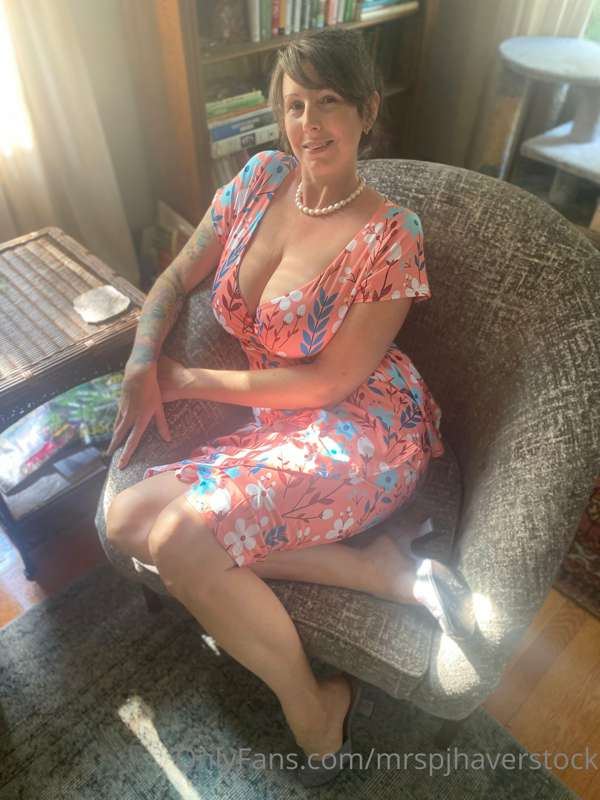 Had some requests for pics in the new dress… #3 is my favori.. 1
