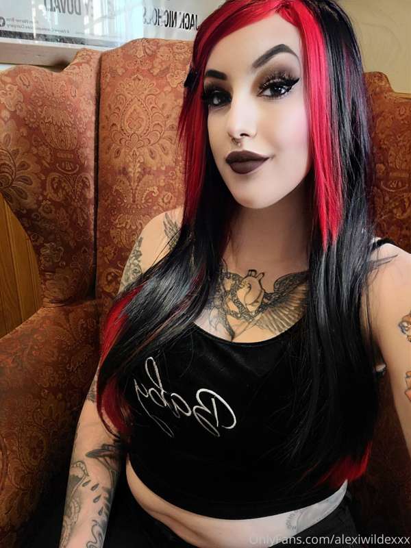 Can I be your big titty goth e-gf??