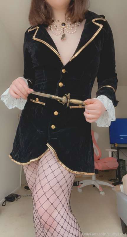 Happy Halloween!! Can ya help me find da booty mateys? 2