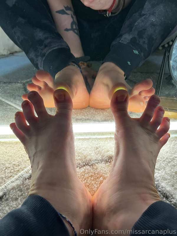 Some quick mirror feet <3 2