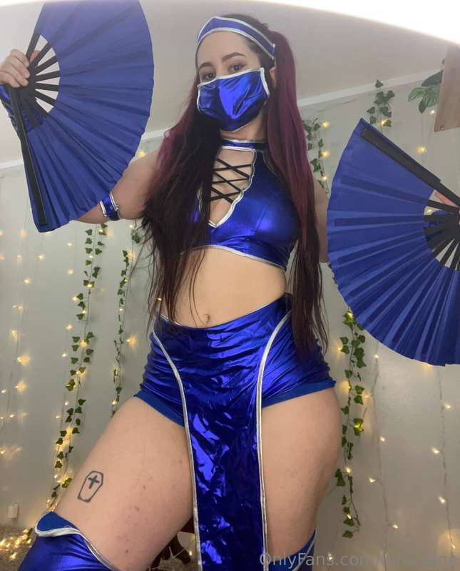 Get over here and eat Kitana’s sexy ass 👅 5
