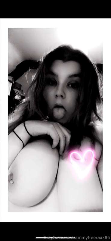 😈 @saratinyxo 😈   Horny Irish slut with a $3 sale 😜☘️   🎃 @s..
