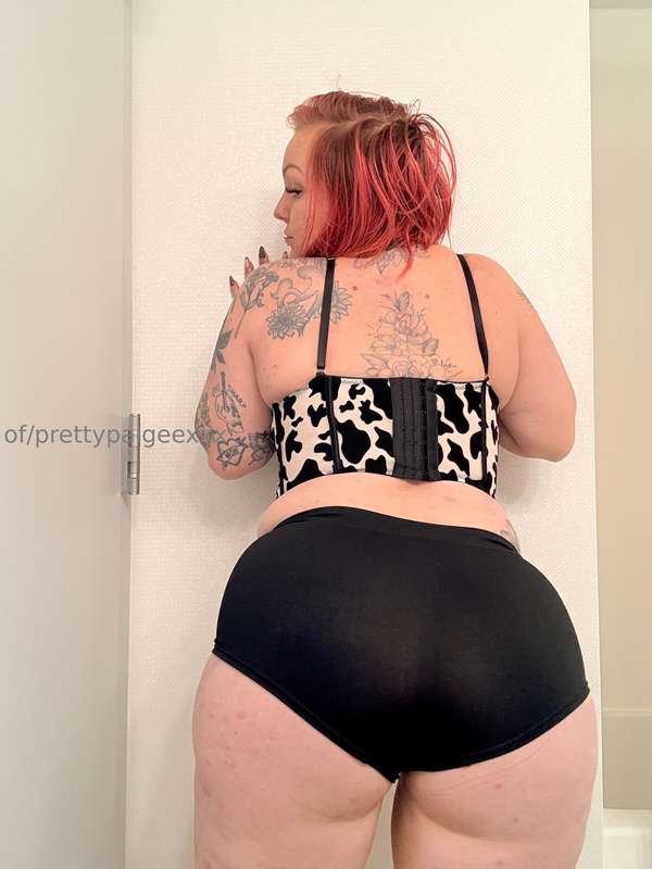 So.. how much do we love this cow print lingerie? 🐮🖤💋 more t.. 10