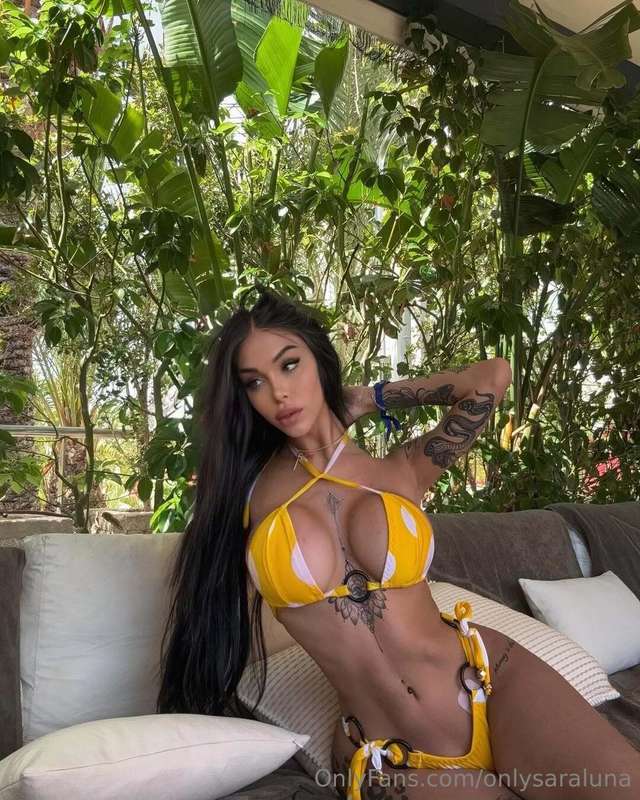Send me a kiss in chat now💋