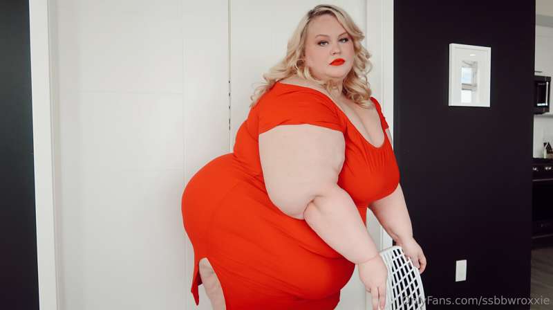 I put on my tightest red dress for you ❤️ I love the way it .. 9