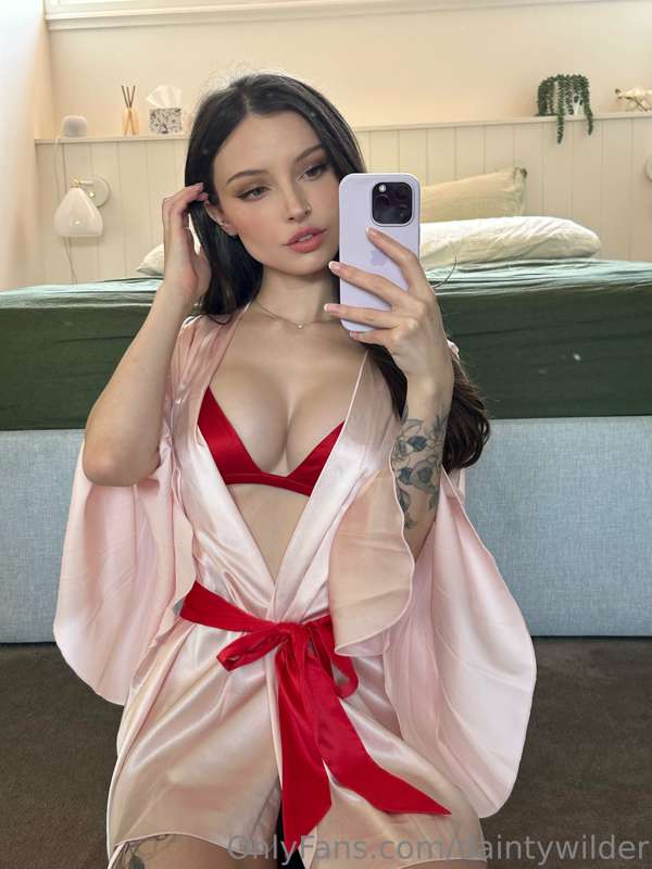 Feeling spicy in silk 🔥😉 Ready to play?