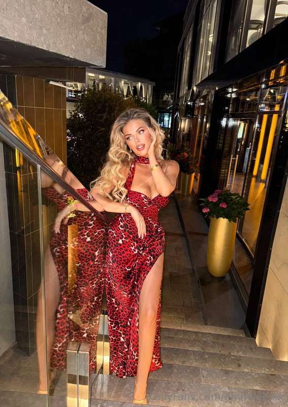 They say confidence is silent, but my heels never are 😉Luxur..