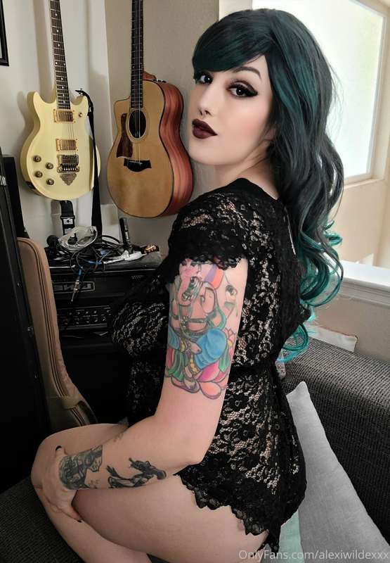Alexiwildexxx - Onlyfans - 15 Nov, 2021