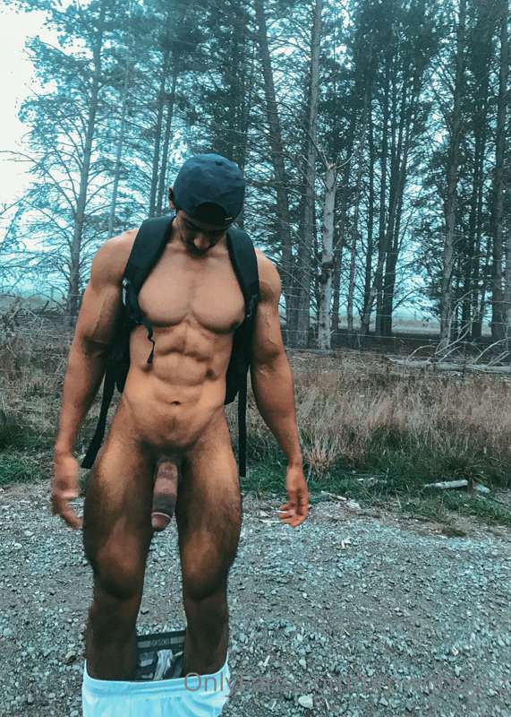 Hike gone wild aha , funny story while taking this photo som..