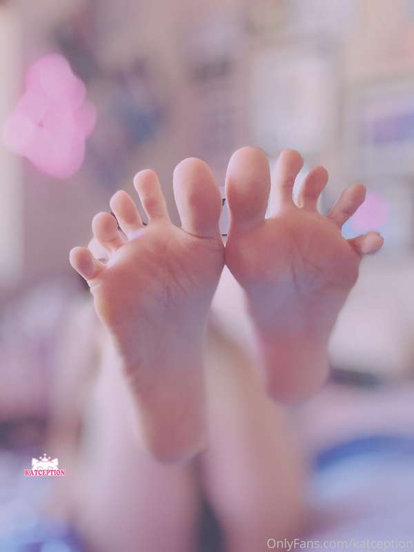 More feet pics! I am using some non nude photos to promote m..