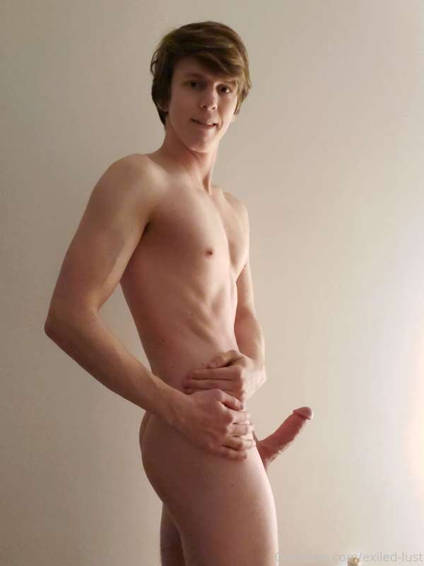 Getting ready for a morning workout. Want to join me babe? 1