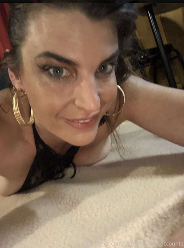 Be sure to Sub to this 🌶 Aussie milf she has plenty of regul.. 1