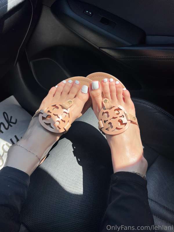New toes 🩷 gotta go white at least once for the summer 😘