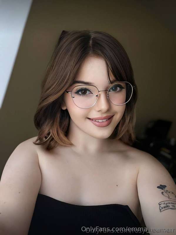 ❗️She @rosydreamerr needs your cock more than ever❗️ This be..