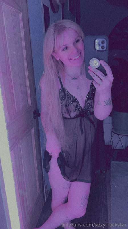 This 🔥hot 🔥 MILF next door has been daydreaming all day. 🫦  ..