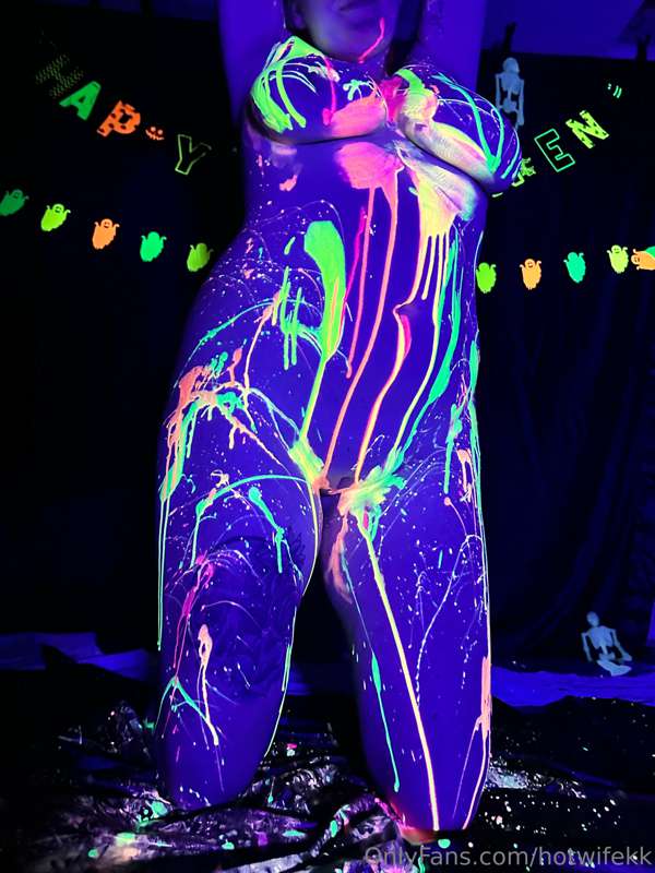 Had a super fun time taking these black light paint photos f..