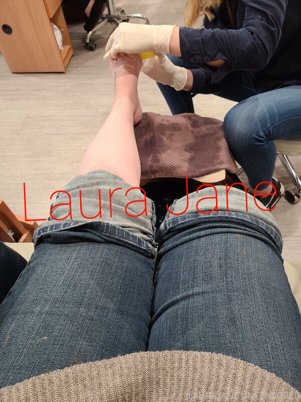 Relaxing time! What color do you all think??? ? 
Comment bel.. 1