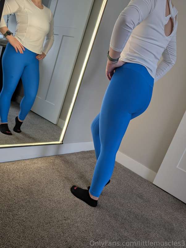 Just a little reminder to hit the gym today! Wouldn't want y.. 2