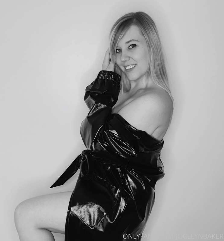 was recently commissioned to do these implied nude pics! 

h..