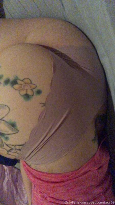 Booty pics set 1, day 1. #underwear #girlswithtattoos #curvy.. 1