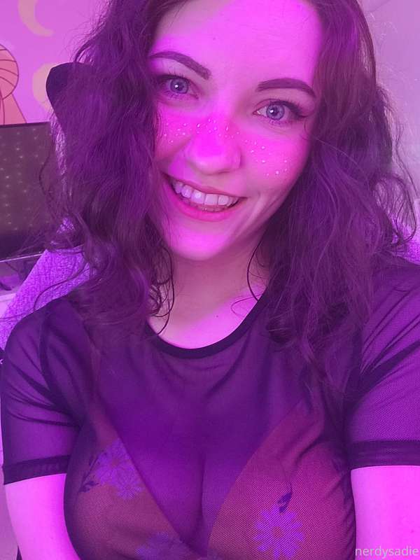 just your friendly neighborhood e-girl popping in to say Hi!..
