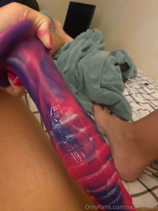 Mommas new toy hits the spot 💦💧🙀
