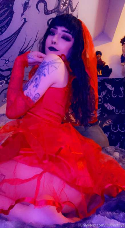 💦❤️ Lydia Deetz needs help taking the dress off ❤️💦 23