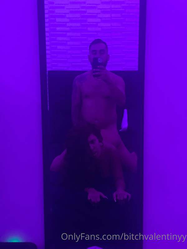 Mi posición favorita , en 4 como la perra que soy y papi lo .. 3