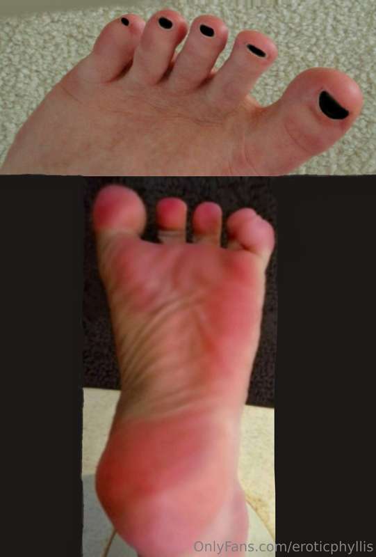 MY MALE PARTNER HAS VERY NICE FEET, TOES, SOLES AND HEELS!!T..