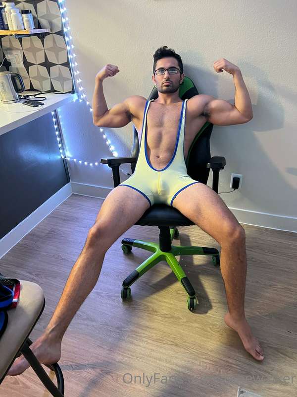 A good bulge for your day😈