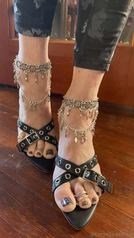 These shoes fit just right—snug in all the best ways. As muc.. 3