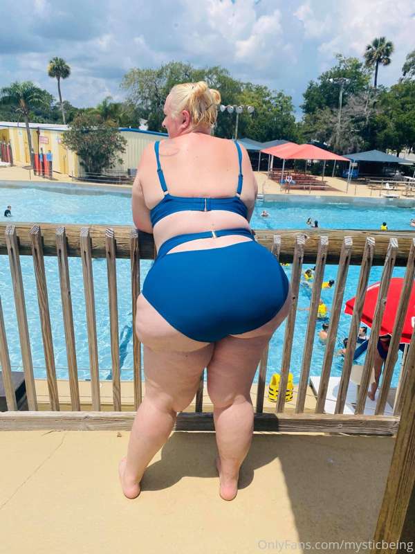 Reminder me and my sister @sweetcherrybbw will be going live.. 2