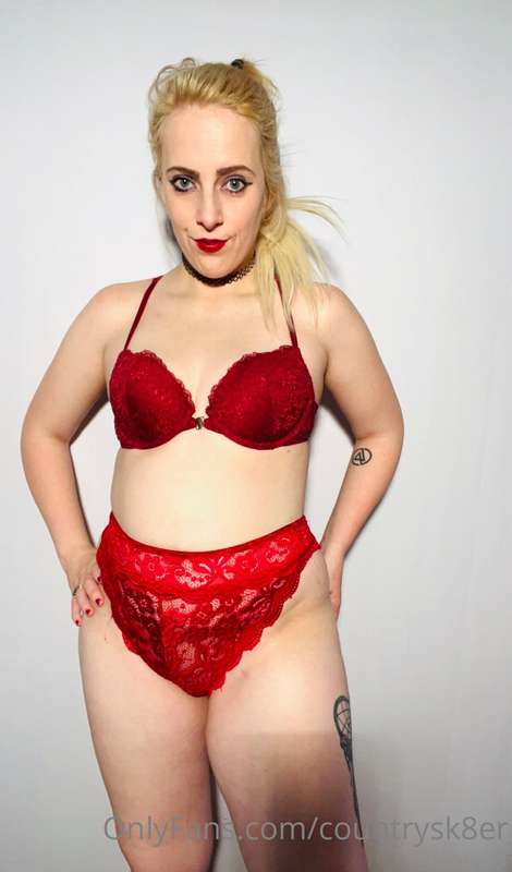 Red is my favorite color with my blonde hair (; 7
