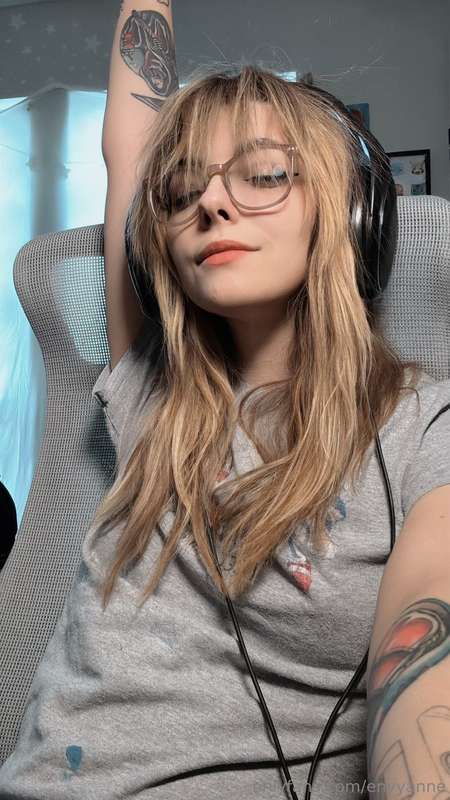 Going live with some RED DEAD REDEMPTION 2!twitch.tv/marleea..