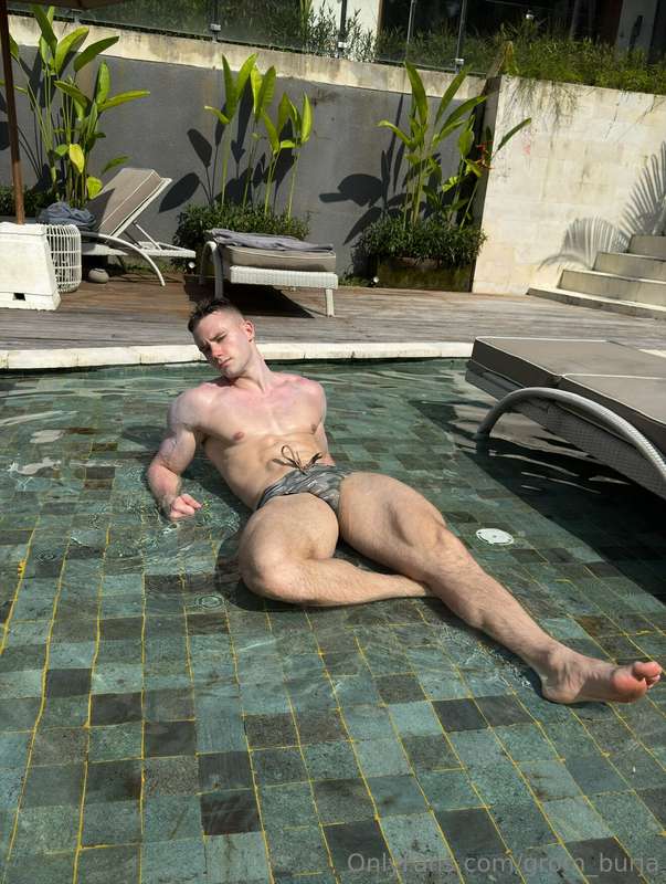 Pool boy😚More content and my sex tapes are on my VIP page @g..
