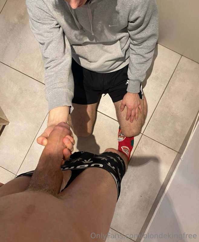 😍 Just look at this🤤He Has The He Has The BIGGEST TWINK COCK..