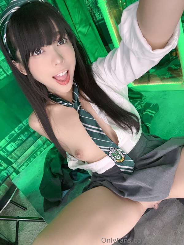wanna be my partner for potions class?
─── ･ ｡ﾟ♡: .♡ . ♡ ｡ﾟ･.. 1